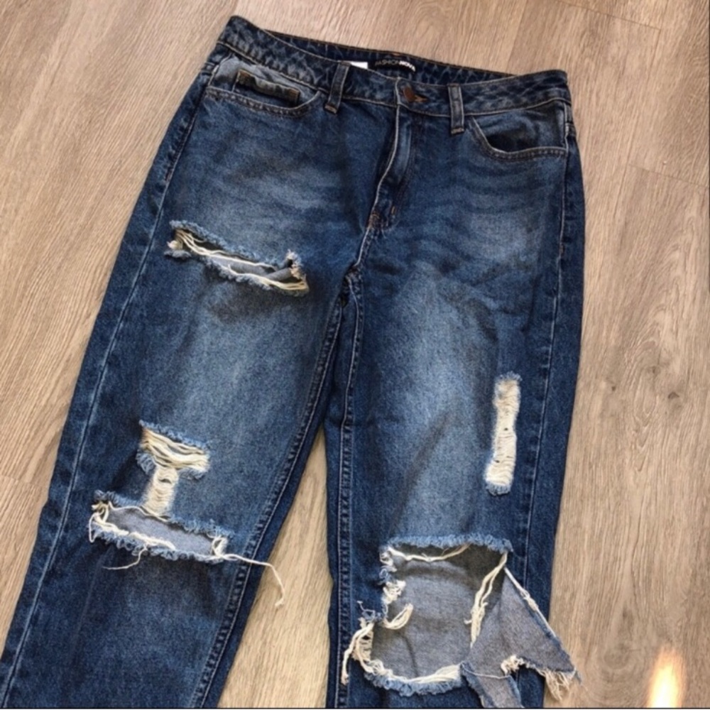 Fashion Nova distressed boyfriend jeans